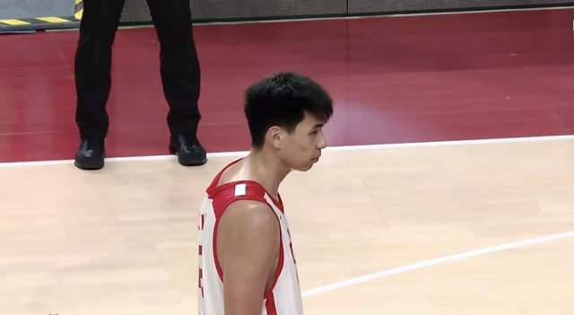 竞技宝下载-群星闪耀，中国男篮热身赛小胜，王俊杰抢11个进攻篮板，徐昕10+8